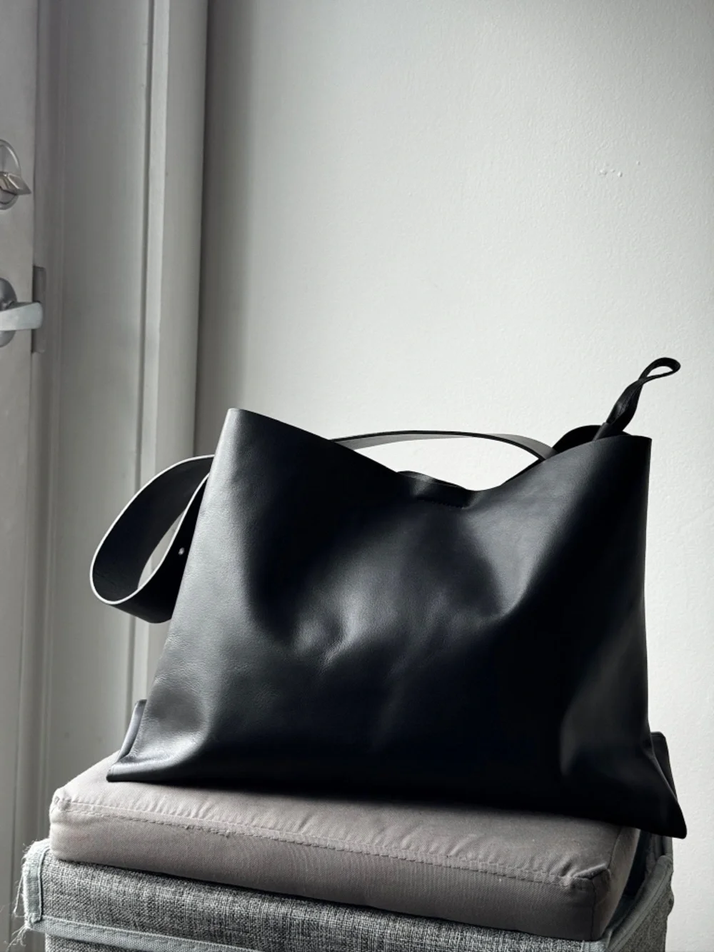 COS Large Bucket Bag - Picture 1 of 10